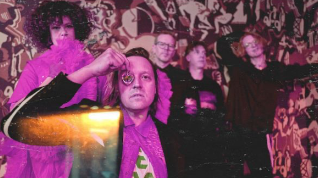 Arcade Fire publican nuevo álbum Pink Elephant disponible mañana en SMFSTORE
